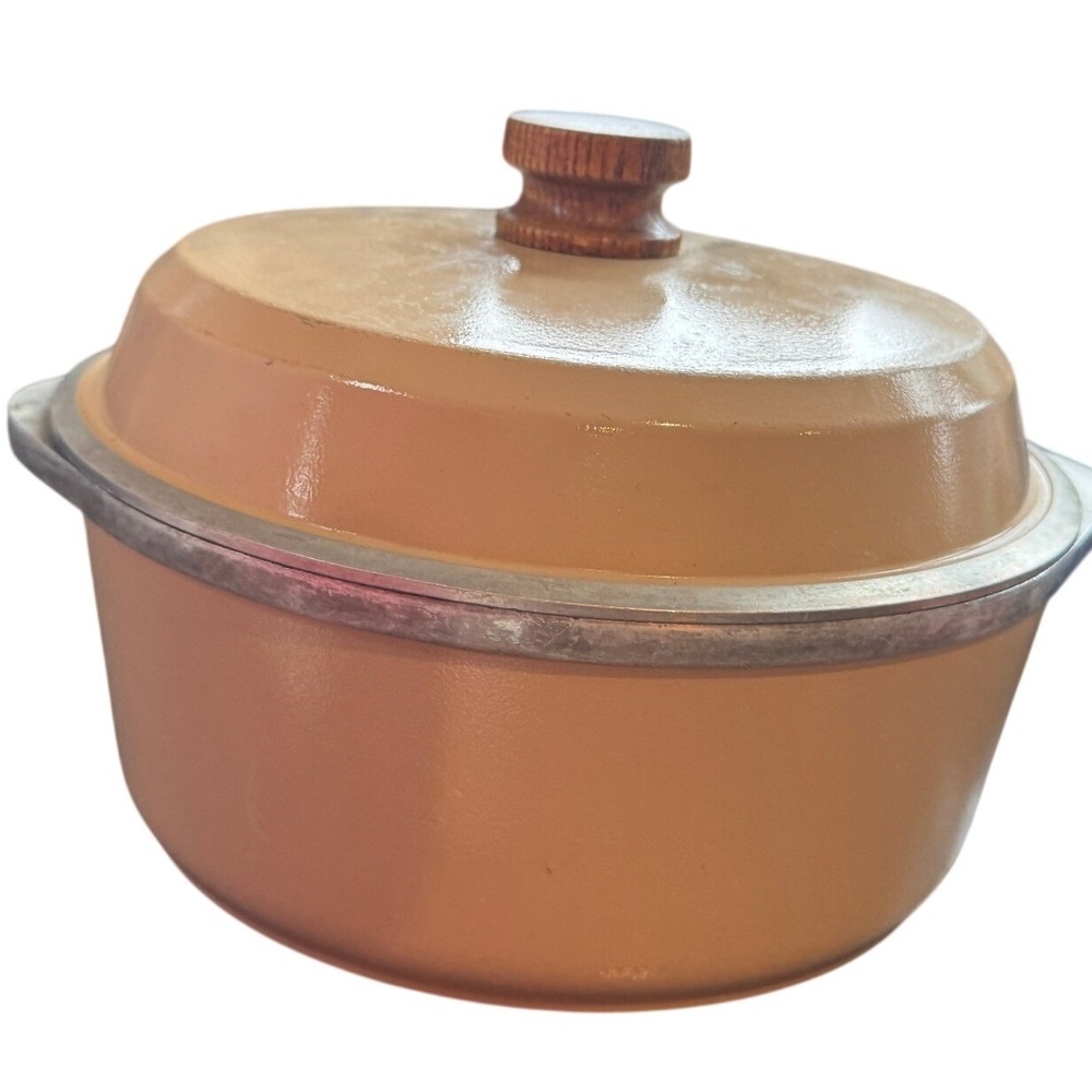 Vintage Club Cast Aluminum Dutch Oven Pot with Lid Harvest Gold Tan Wood Knob